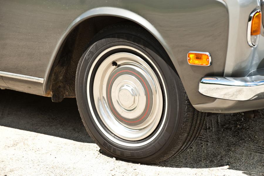  Rolls-Royce Silver Shadow Sedan 1971 года  (фото 2 из 17)